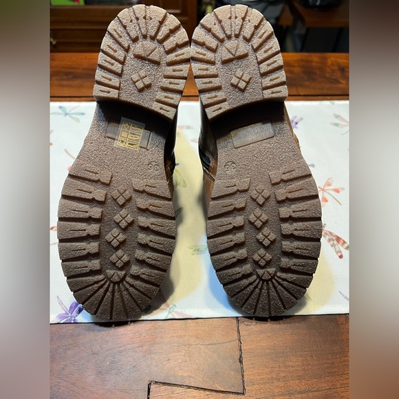 Brand new shirt boots - Picture 5 of 7